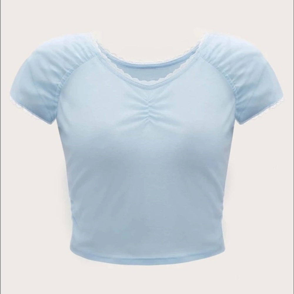 Ruched raglan sleeve top with lace edging